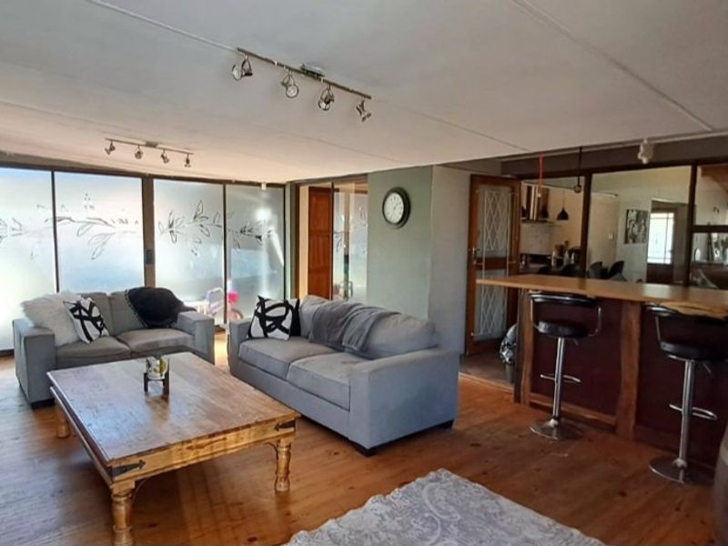 Big Family Home up for grabs! - Photo 6