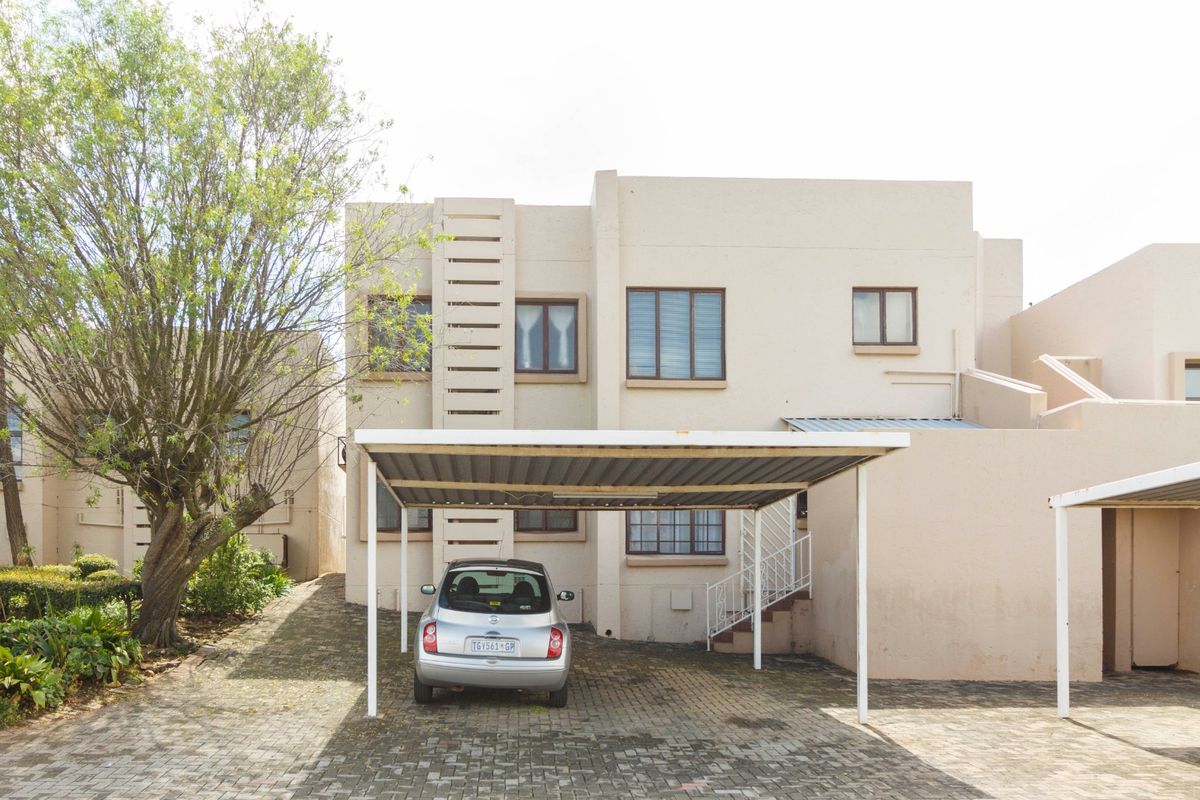 *Exceptional Living at 3 Schoongezicht Apartment, Helderkruin* - Photo 2