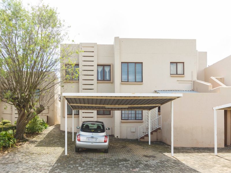 *Exceptional Living at 3 Schoongezicht Apartment, Helderkruin* - Photo 2