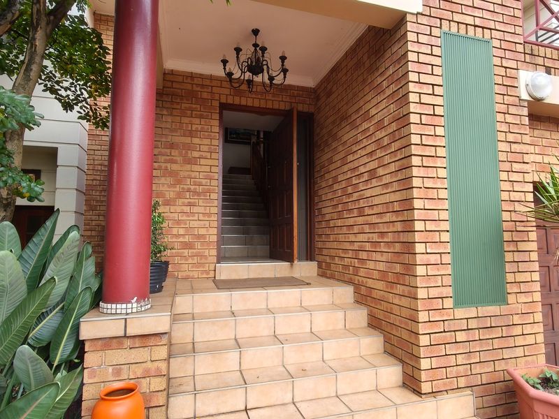 Stunning Family Home In Sought After Area - Photo 4