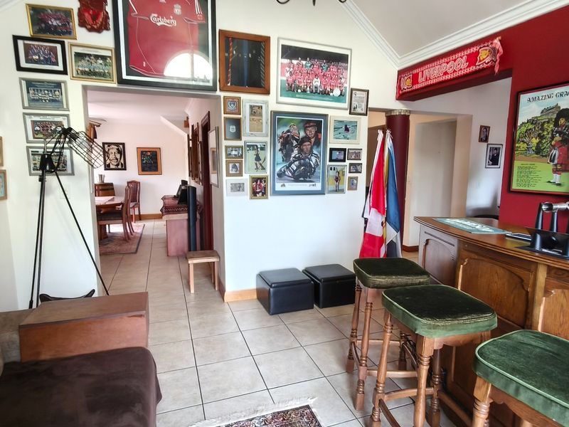 Stunning Family Home In Sought After Area - Photo 10