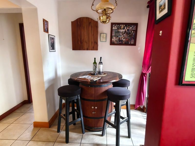 Stunning Family Home In Sought After Area - Photo 9