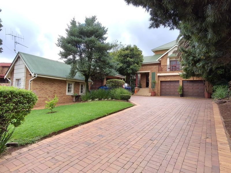 Stunning Family Home In Sought After Area - Photo 2