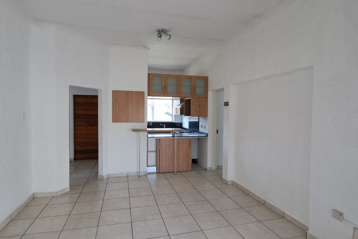 Renovated Apartment in the Heart of Bedfordview - Photo 4