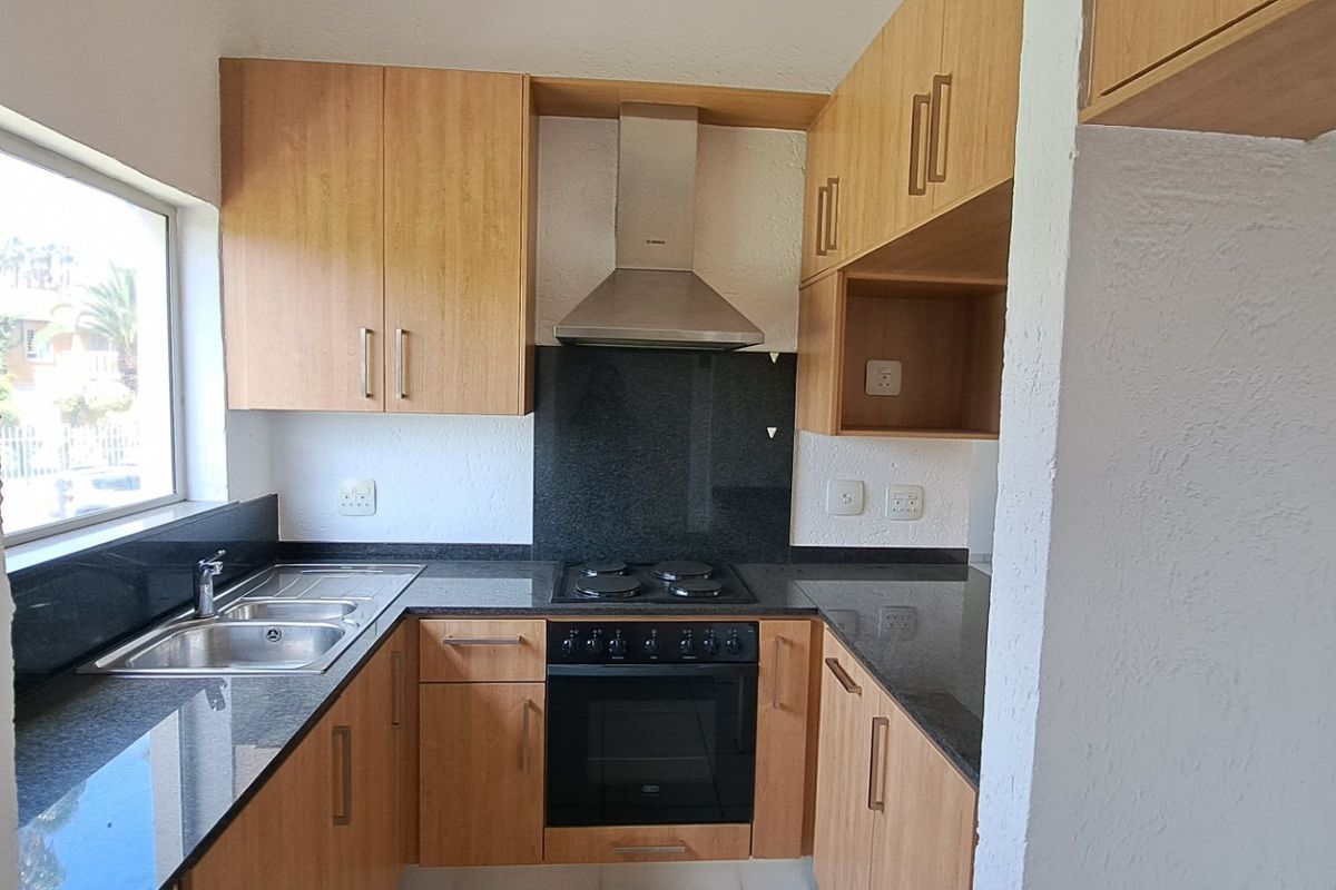 Renovated Apartment in the Heart of Bedfordview - Photo 2