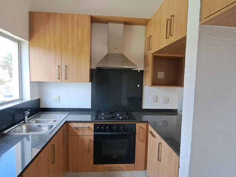 Renovated Apartment in the Heart of Bedfordview - Photo 2