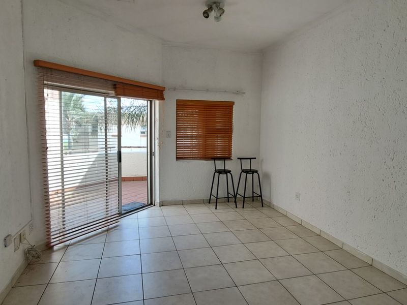 Renovated Apartment in the Heart of Bedfordview - Photo 5