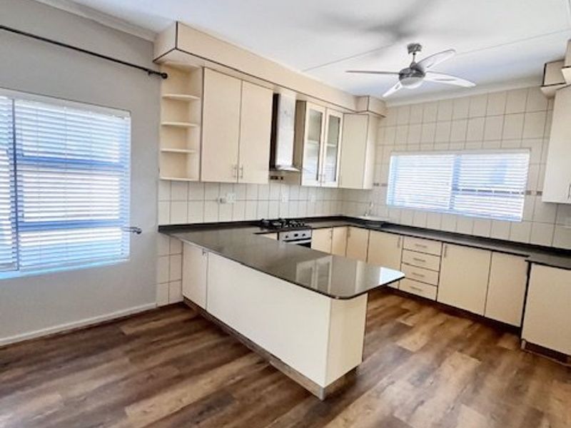 stunning 3 bedroom rental house in reebok. - Photo 10