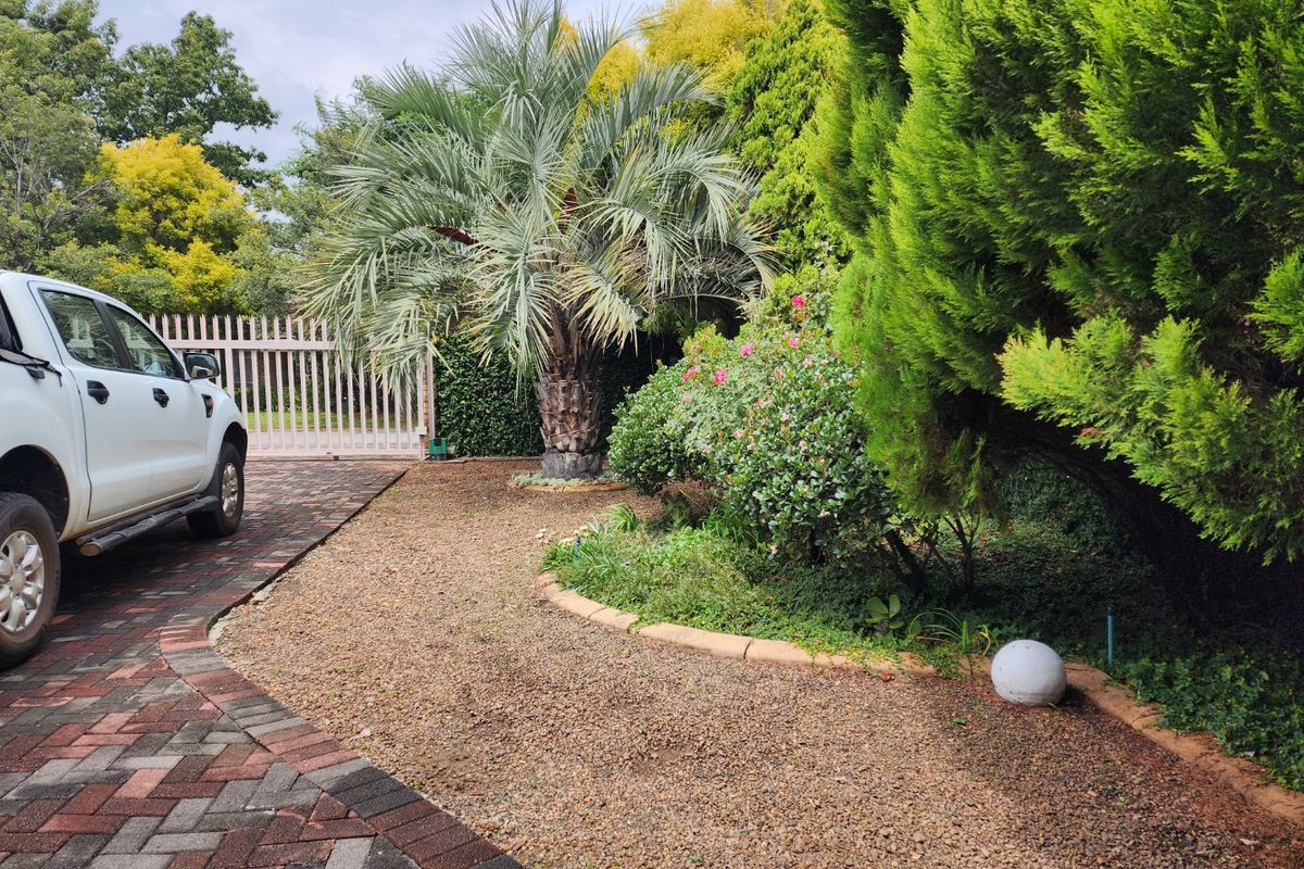 2 BEDROOM TOWNHOUSE IN DORINGKRUIN - Photo 2