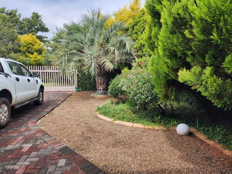 2 BEDROOM TOWNHOUSE IN DORINGKRUIN - Photo 2