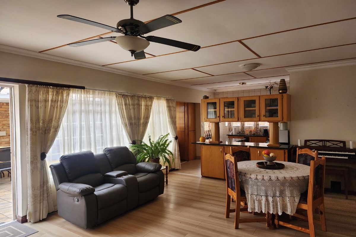 2 BEDROOM TOWNHOUSE IN DORINGKRUIN - Photo 4