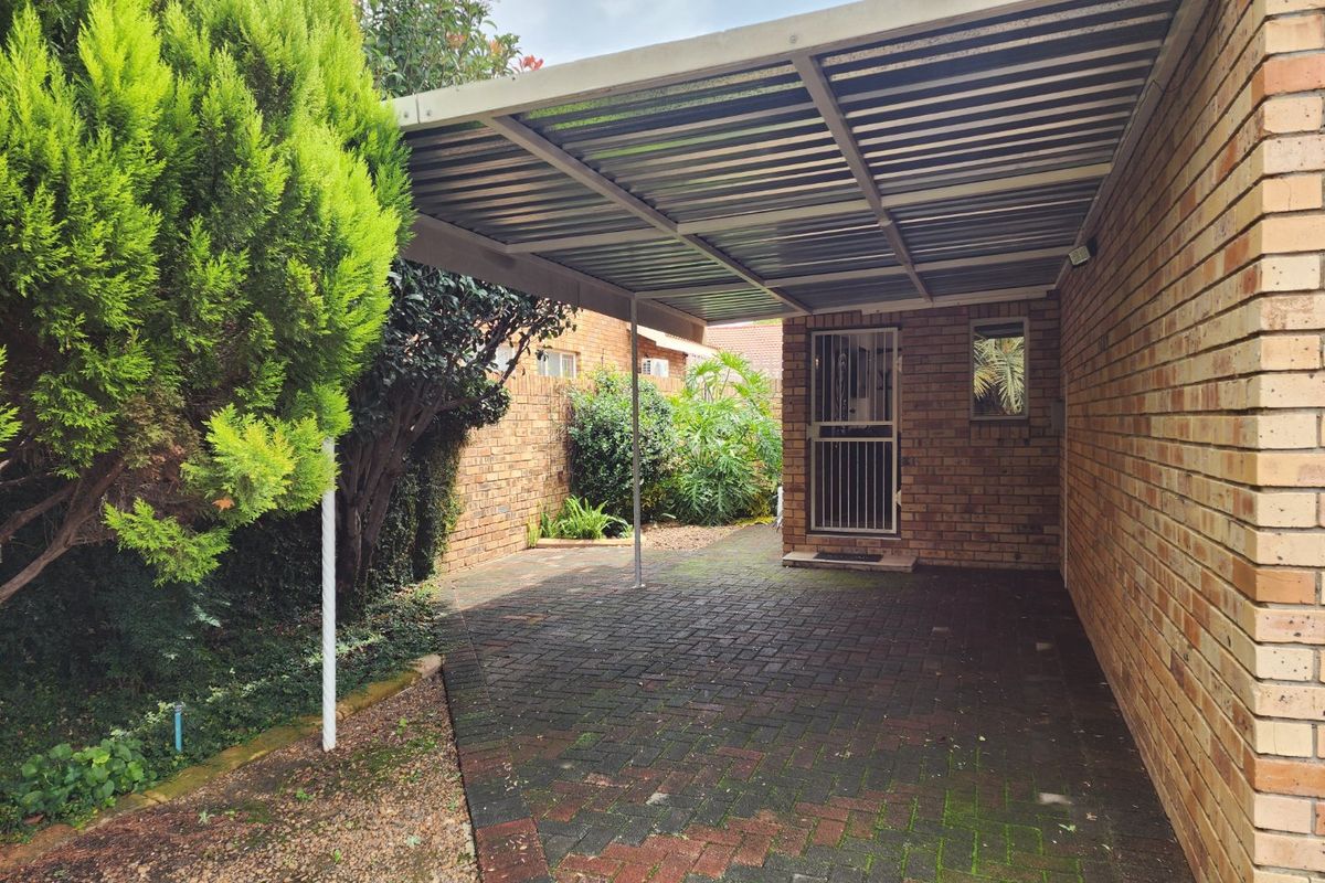 2 BEDROOM TOWNHOUSE IN DORINGKRUIN - Photo 3