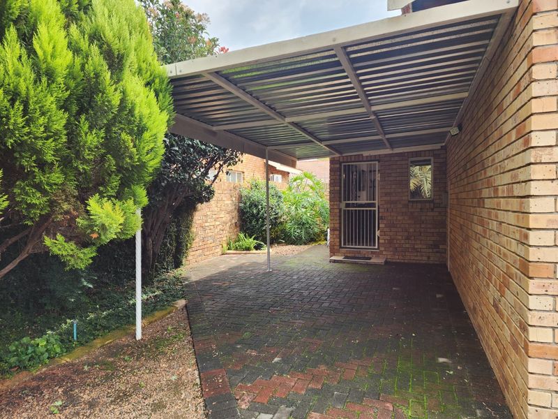 2 BEDROOM TOWNHOUSE IN DORINGKRUIN - Photo 3