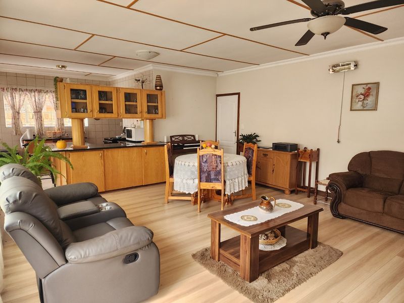 2 BEDROOM TOWNHOUSE IN DORINGKRUIN - Photo 5