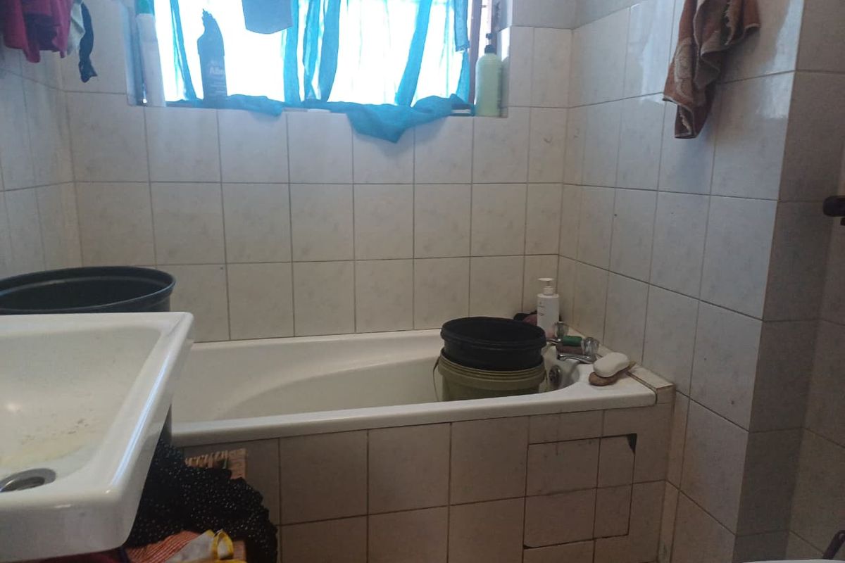 Charming 2-Bedroom House in summer greens - Photo 4