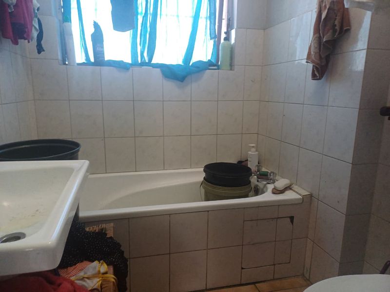 Charming 2-Bedroom House in summer greens - Photo 4