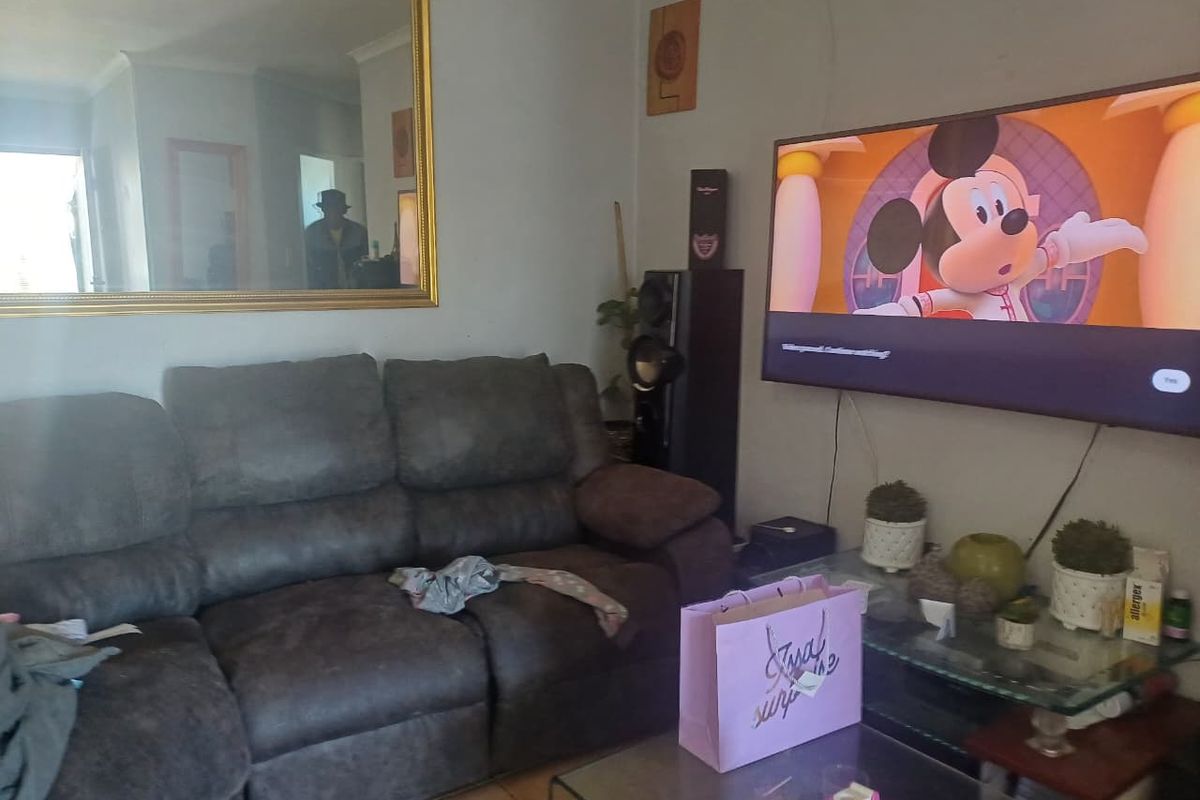 Charming 2-Bedroom House in summer greens - Photo 2