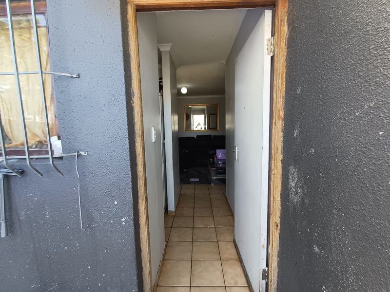 Charming 2-Bedroom House in summer greens - Photo 10