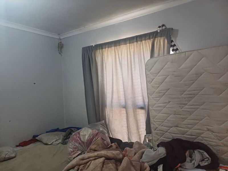 Charming 2-Bedroom House in summer greens - Photo 9