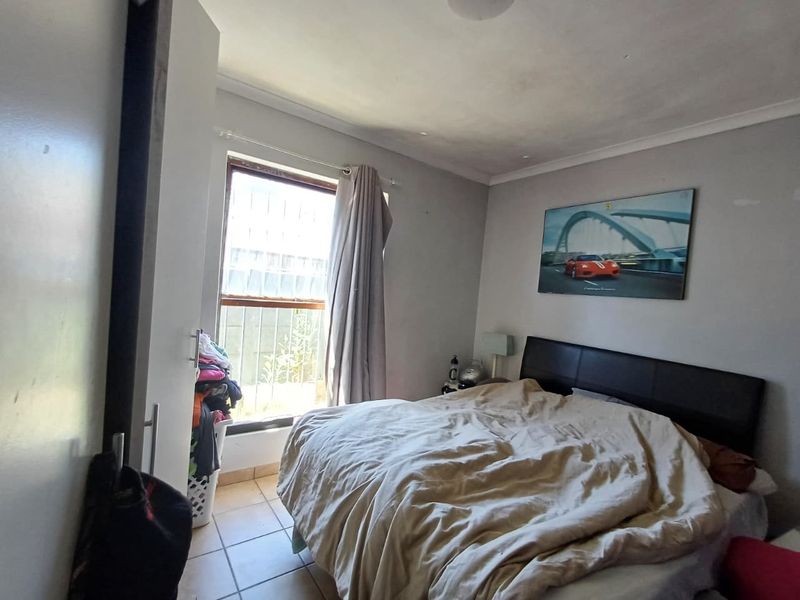 Charming 2-Bedroom House in summer greens - Photo 7