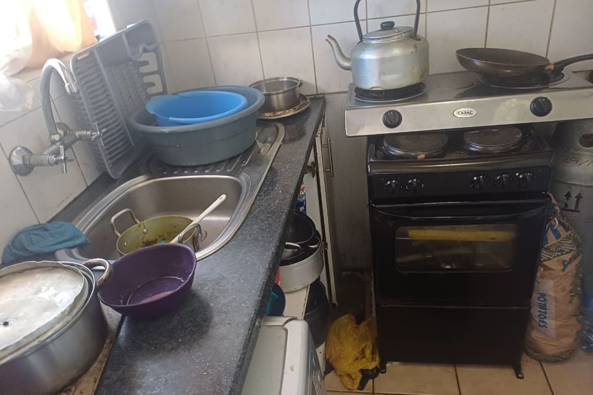 Charming 2-Bedroom House in summer greens - Photo 5