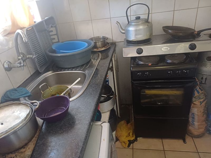 Charming 2-Bedroom House in summer greens - Photo 5