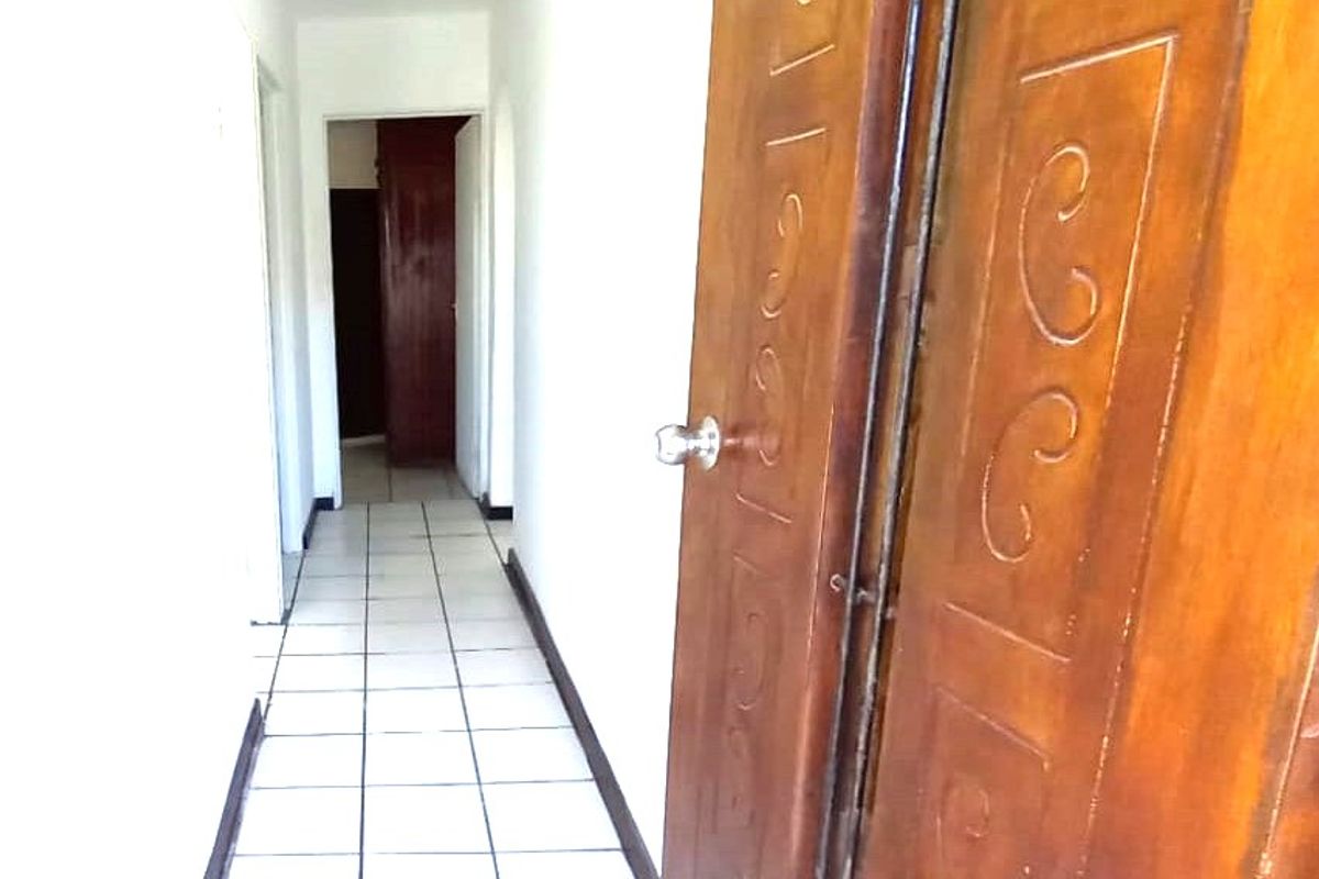 Neat, well positioned 2 Bedroom Apartment in Kaffrarian Heights - Photo 2
