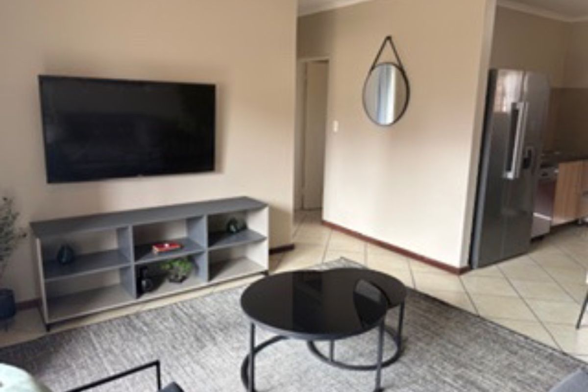 2 bedroom, 1 bathroom Apartment on the 1st FLOOR within Sagewood estate  - Photo 3