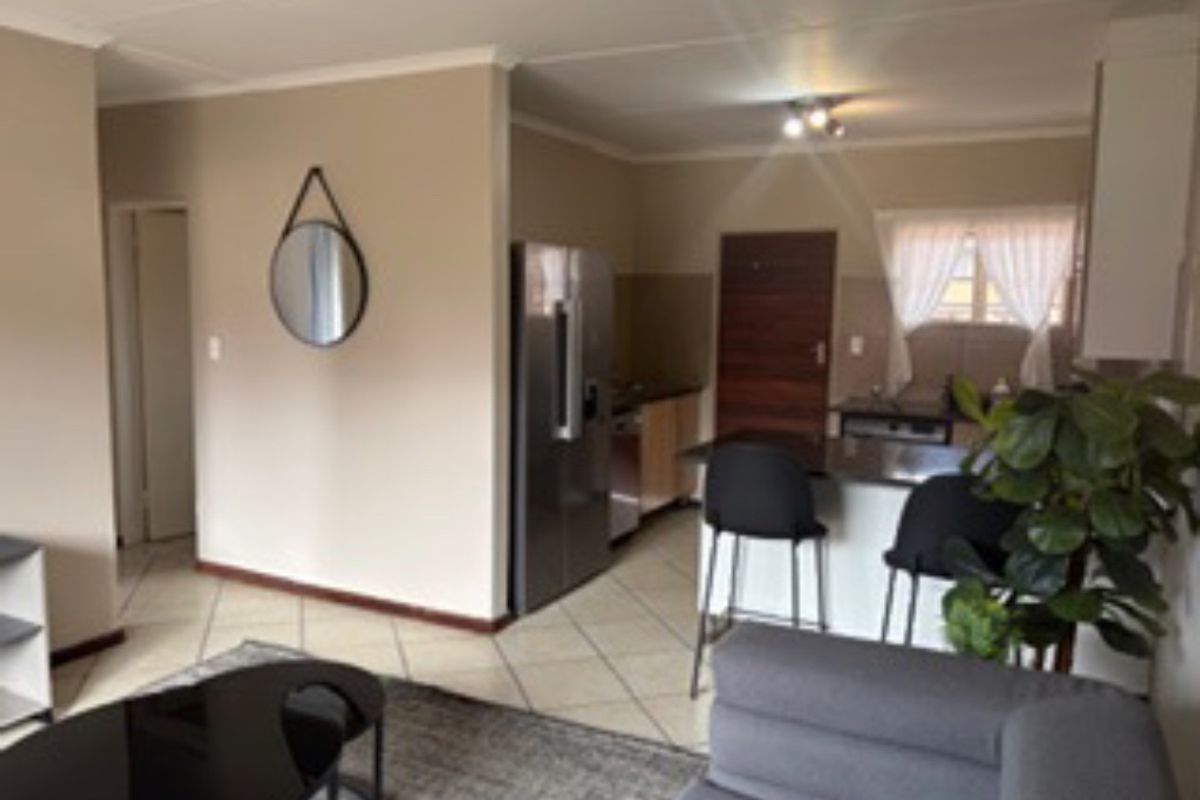 2 bedroom, 1 bathroom Apartment on the 1st FLOOR within Sagewood estate  - Photo 4