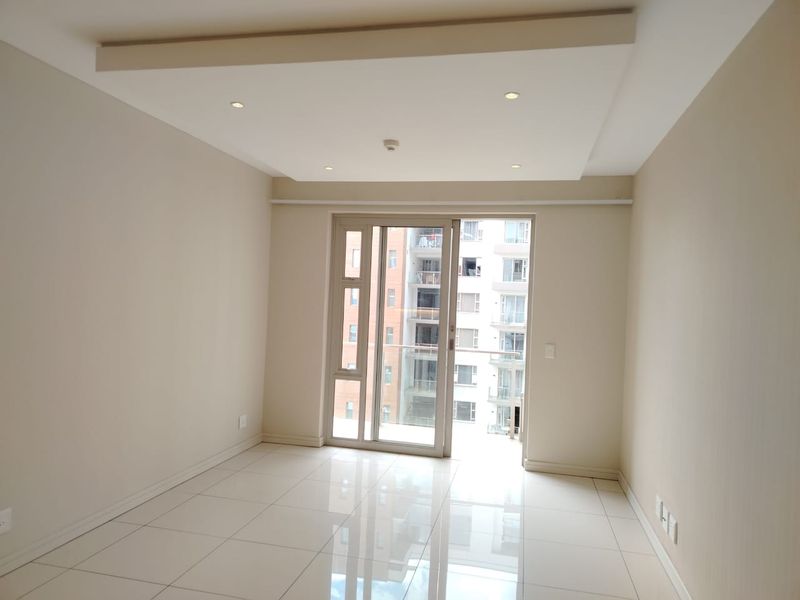 Elegant 2 Bedroom Apartment for sale in Rosebank, Sandton  - Photo 9