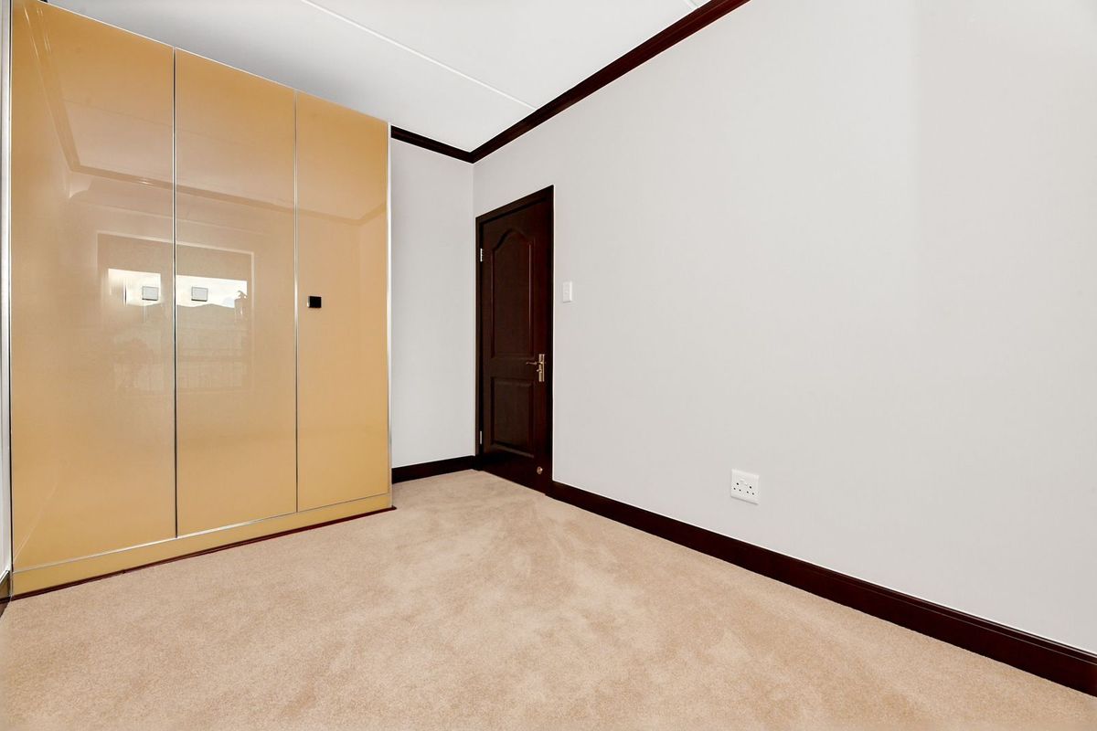 3 Bedroom 2 Bathroom For Sale. - Photo 3