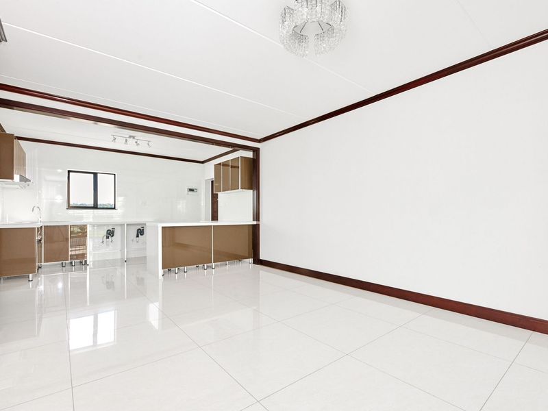 3 Bedroom 2 Bathroom For Sale. - Photo 2