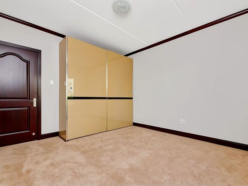 3 Bedroom 2 Bathroom For Sale. - Photo 8