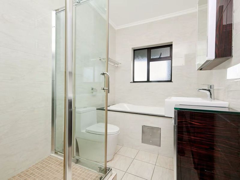 3 Bedroom 2 Bathroom For Sale. - Photo 5