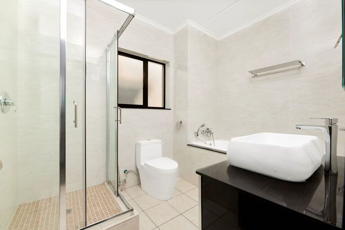 3 Bedroom 2 Bathroom For Sale. - Photo 4