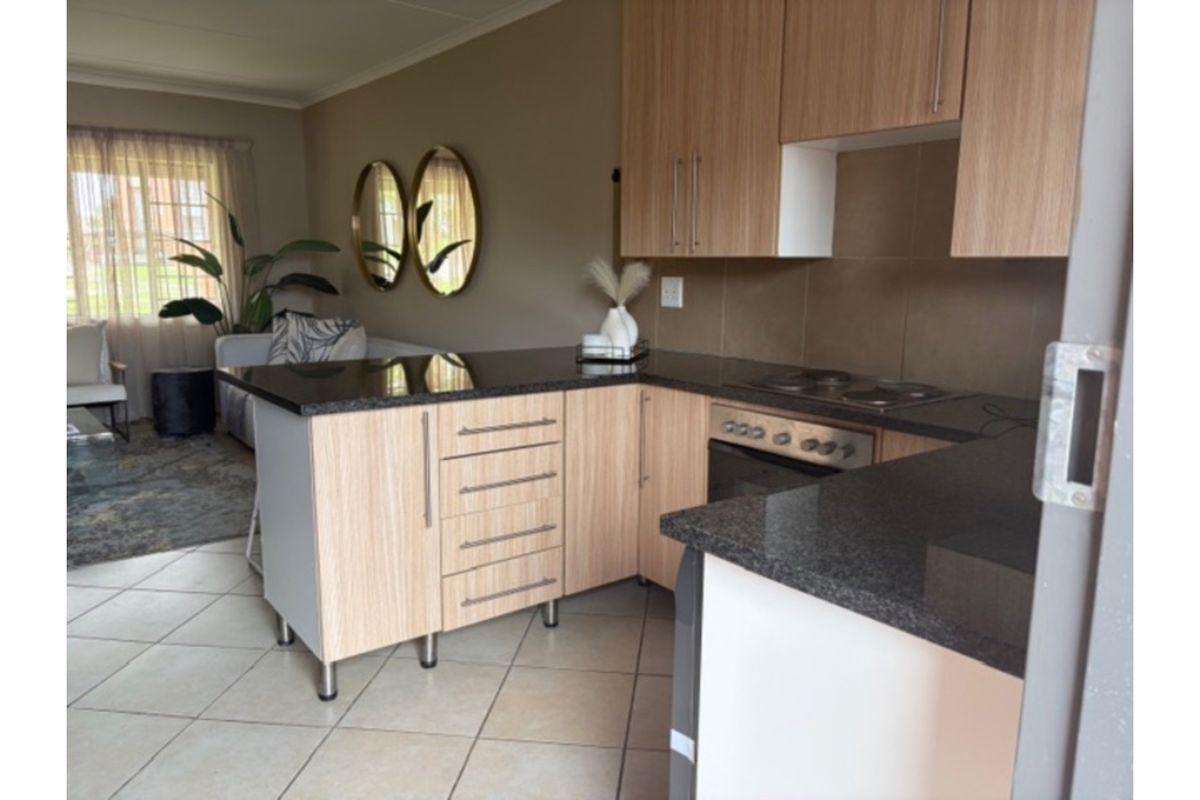 2 bedroom, 1 bathroom Apartment on the GROUND at Etude complex, Sagewood - Photo 3