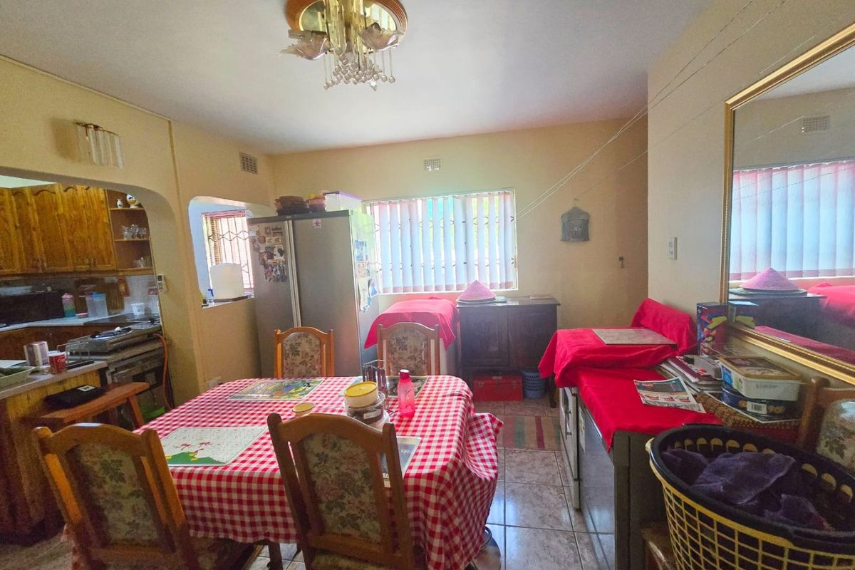 Spacious Family Living in Stanger Heights - Photo 5