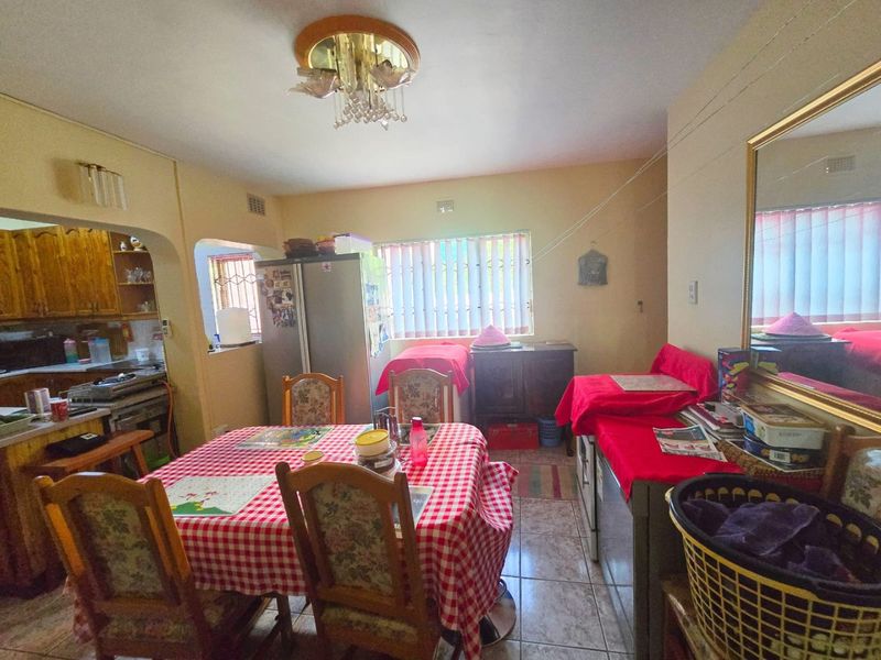 Spacious Family Living in Stanger Heights - Photo 5