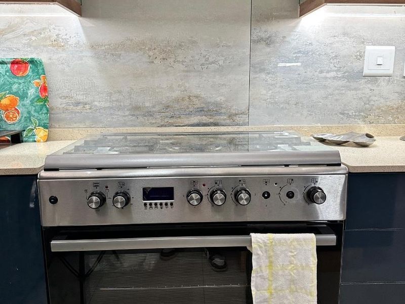 SIMPLY STUNNING!!! AVAILABLE NOW!! - Photo 6