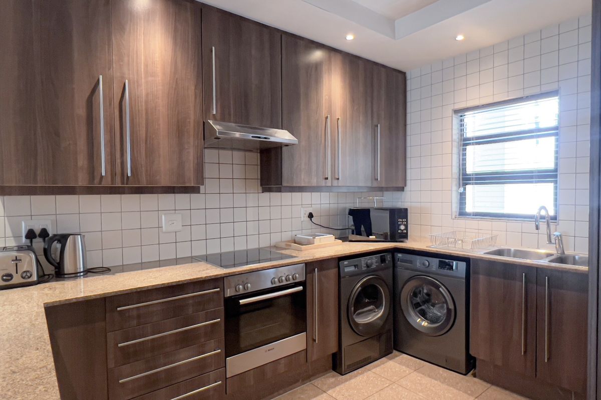 Luxury Fully Furnished 2-Bedroom Groundfloor Apartment To Rent in Bedford Square - Photo 5