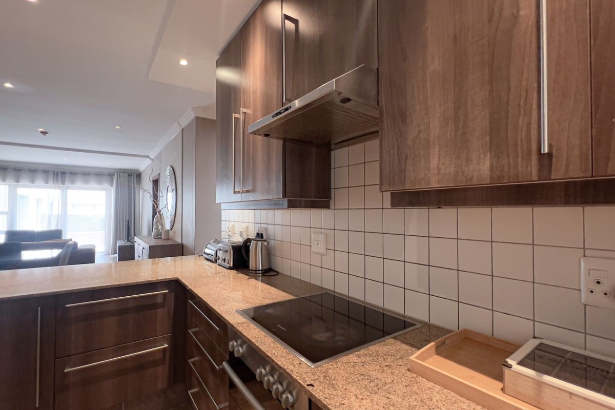 Luxury Fully Furnished 2-Bedroom Groundfloor Apartment To Rent in Bedford Square - Photo 4