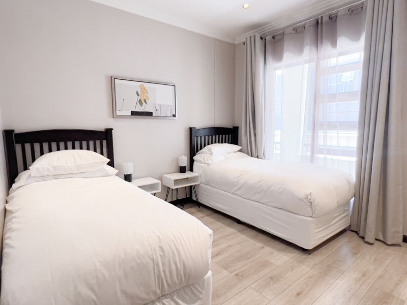 Luxury Fully Furnished 2-Bedroom Groundfloor Apartment To Rent in Bedford Square - Photo 10