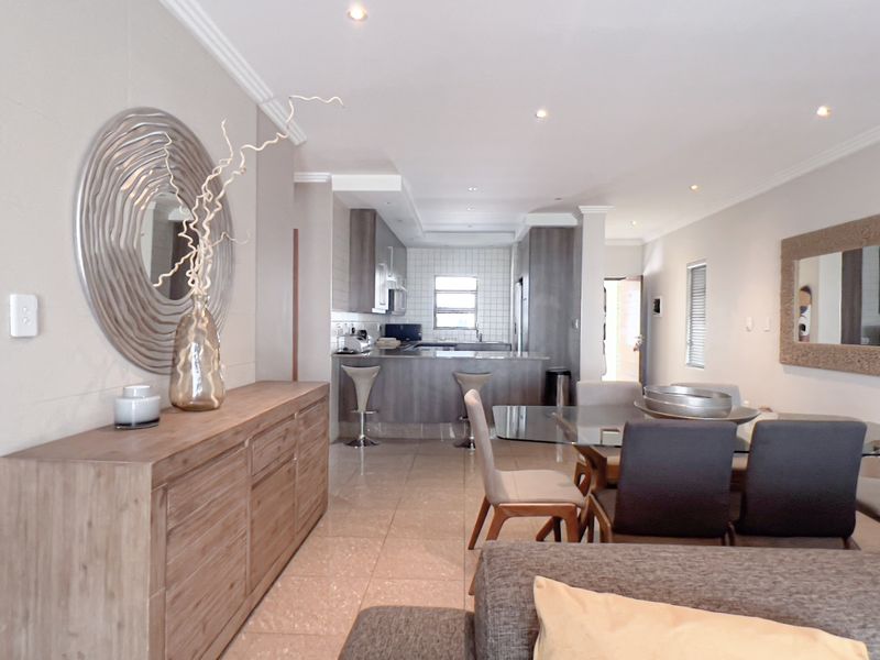 Luxury Fully Furnished 2-Bedroom Groundfloor Apartment To Rent in Bedford Square - Photo 9