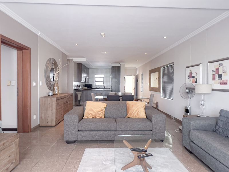 Luxury Fully Furnished 2-Bedroom Groundfloor Apartment To Rent in Bedford Square - Photo 8