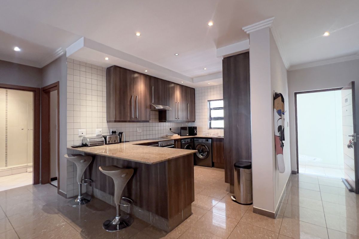 Luxury Fully Furnished 2-Bedroom Groundfloor Apartment To Rent in Bedford Square - Photo 3