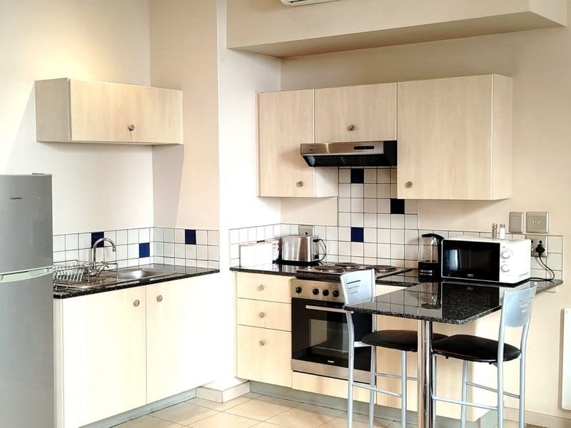 Spacious Fully Furnished Bachelor Apartment for sale in Mapungubwe Hotel Apartments, Marshalltown  - Photo 5