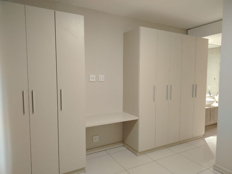 Stunning 2 Bedroom Apartment for sale in Rosebank, Sandton  - Photo 9