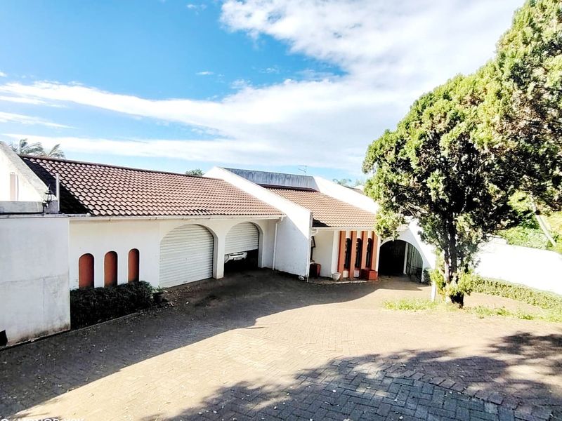 4 Bedroom House for Sale in Vincent Heights - Photo 2