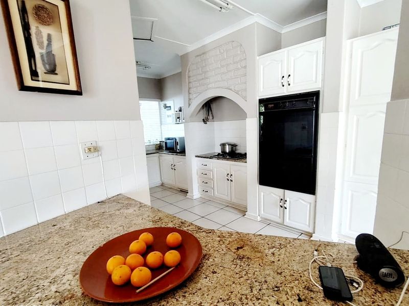 4 Bedroom House for Sale in Vincent Heights - Photo 4