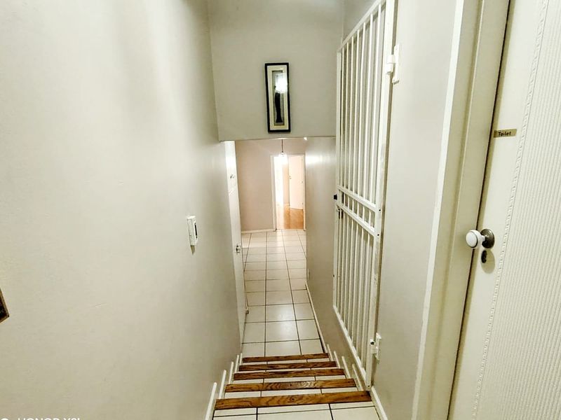 4 Bedroom House for Sale in Vincent Heights - Photo 10